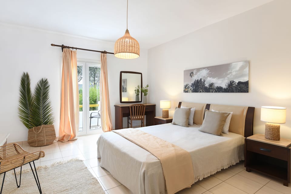 In-room safe, free WiFi, bed sheets