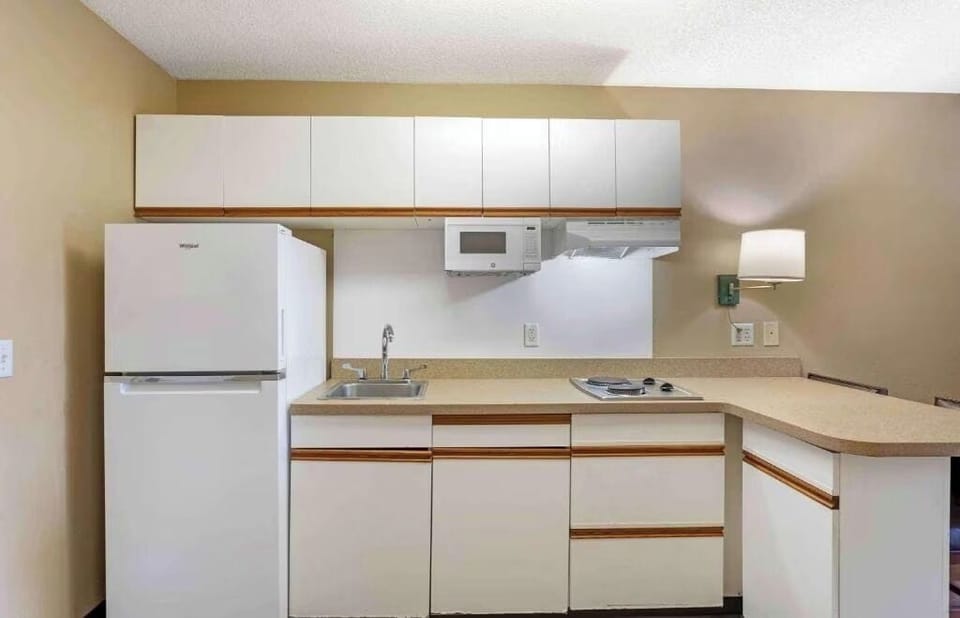 Fridge, microwave, stovetop