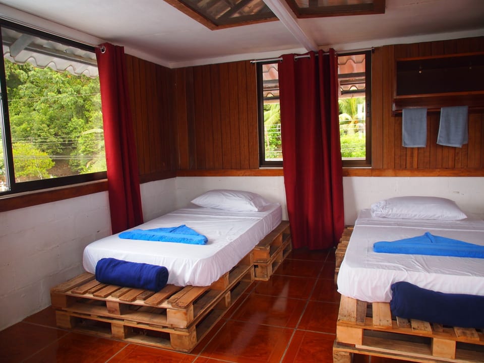 Basic Double Room | In-room safe, desk, iron/ironing board (on request), WiFi (free)