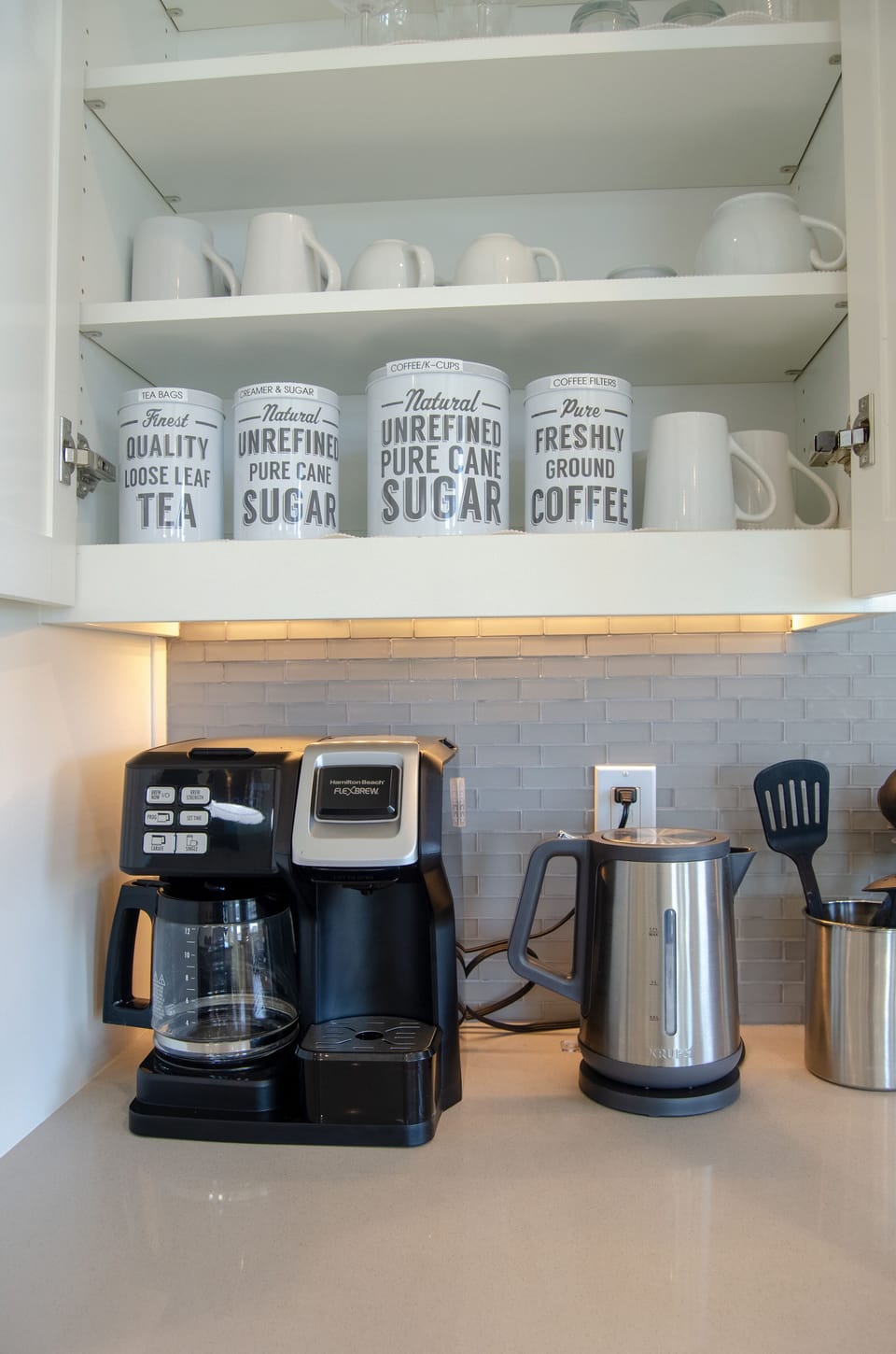 Kitchen coffee/tea area. Coffee maker supports K-Pods (provided).