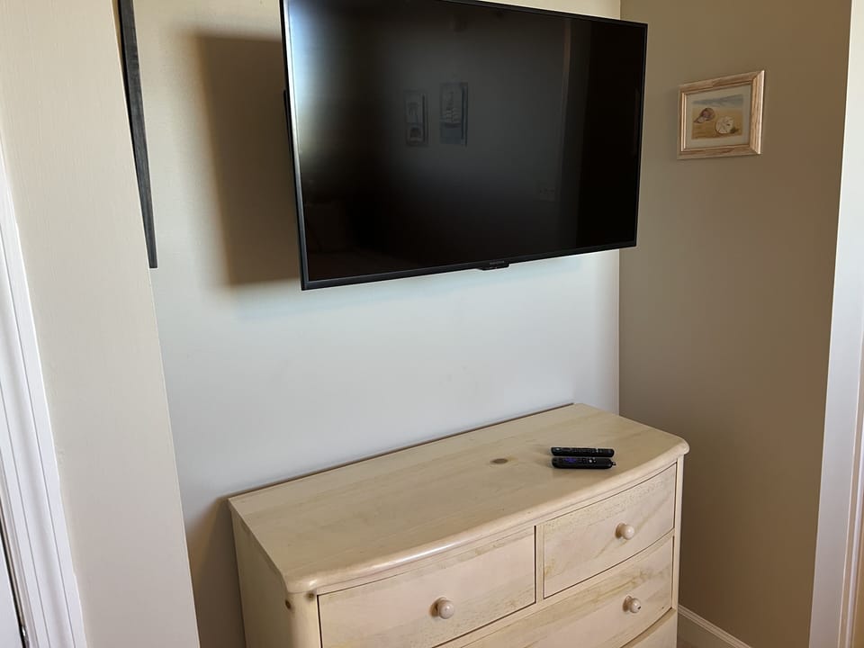 Third bedroom with twin beds