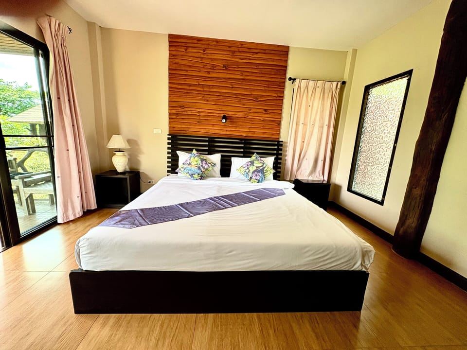 Village Room with King Bed | Blackout drapes, free WiFi