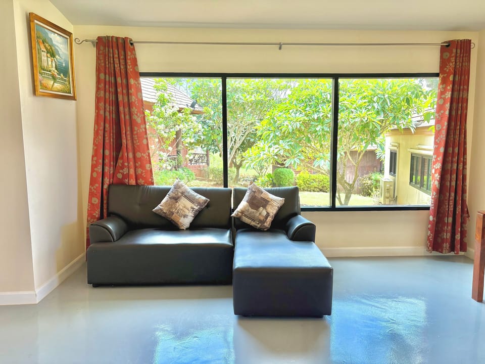 Superior Panorama with Balcony | Living area | LCD TV
