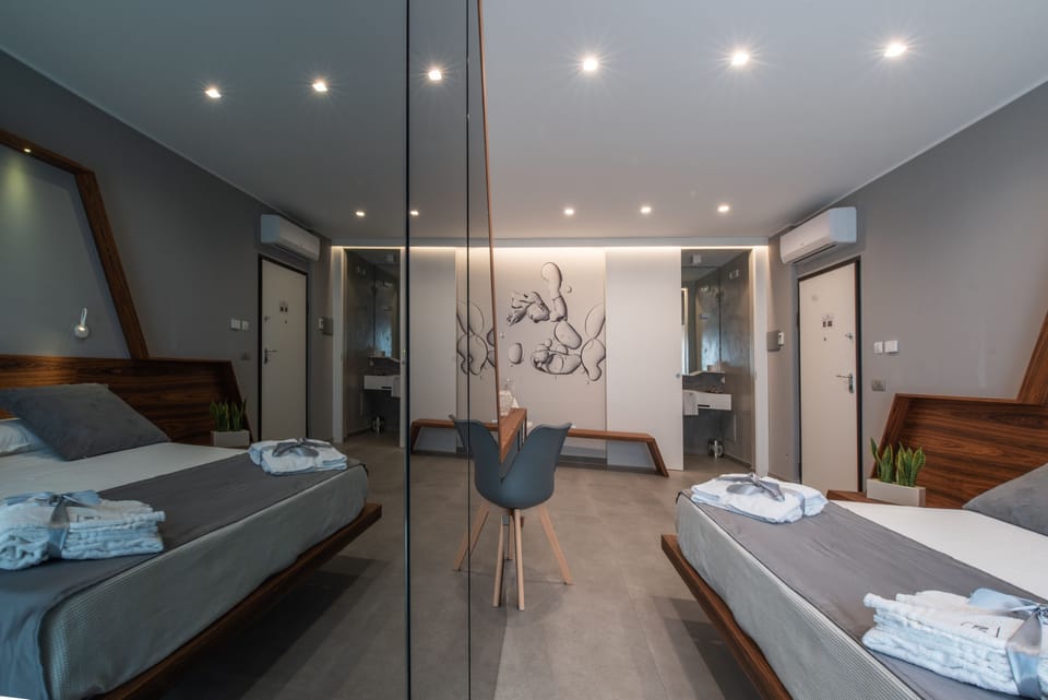 Luxury Suite, Balcony | 3 bedrooms, premium bedding, minibar, in-room safe