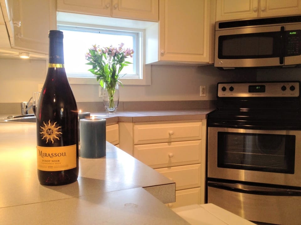 Our Renovated, Fully Stocked Kitchen!