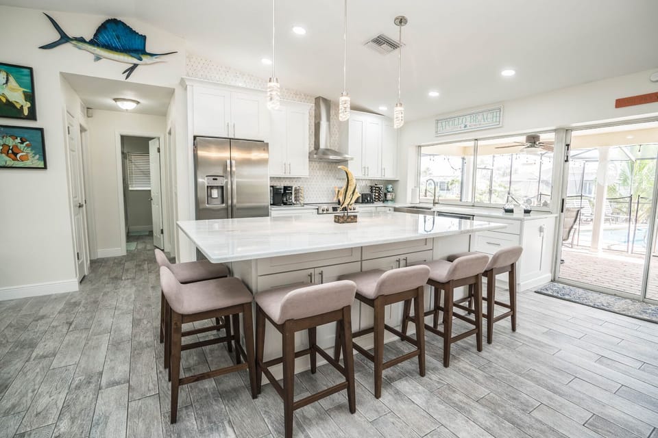 plenty of seating for up to 10 guests