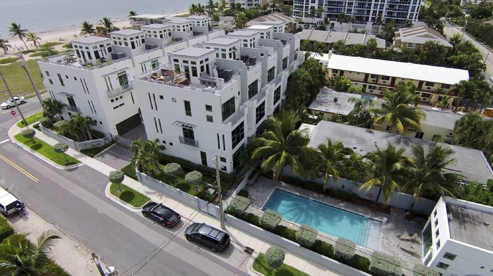 BIRD'S EYE, SEE HOW CLOSE TO THE BEACH