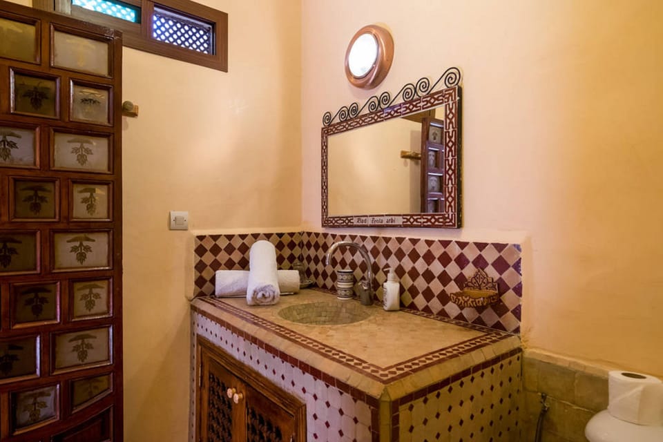 Bathroom sink