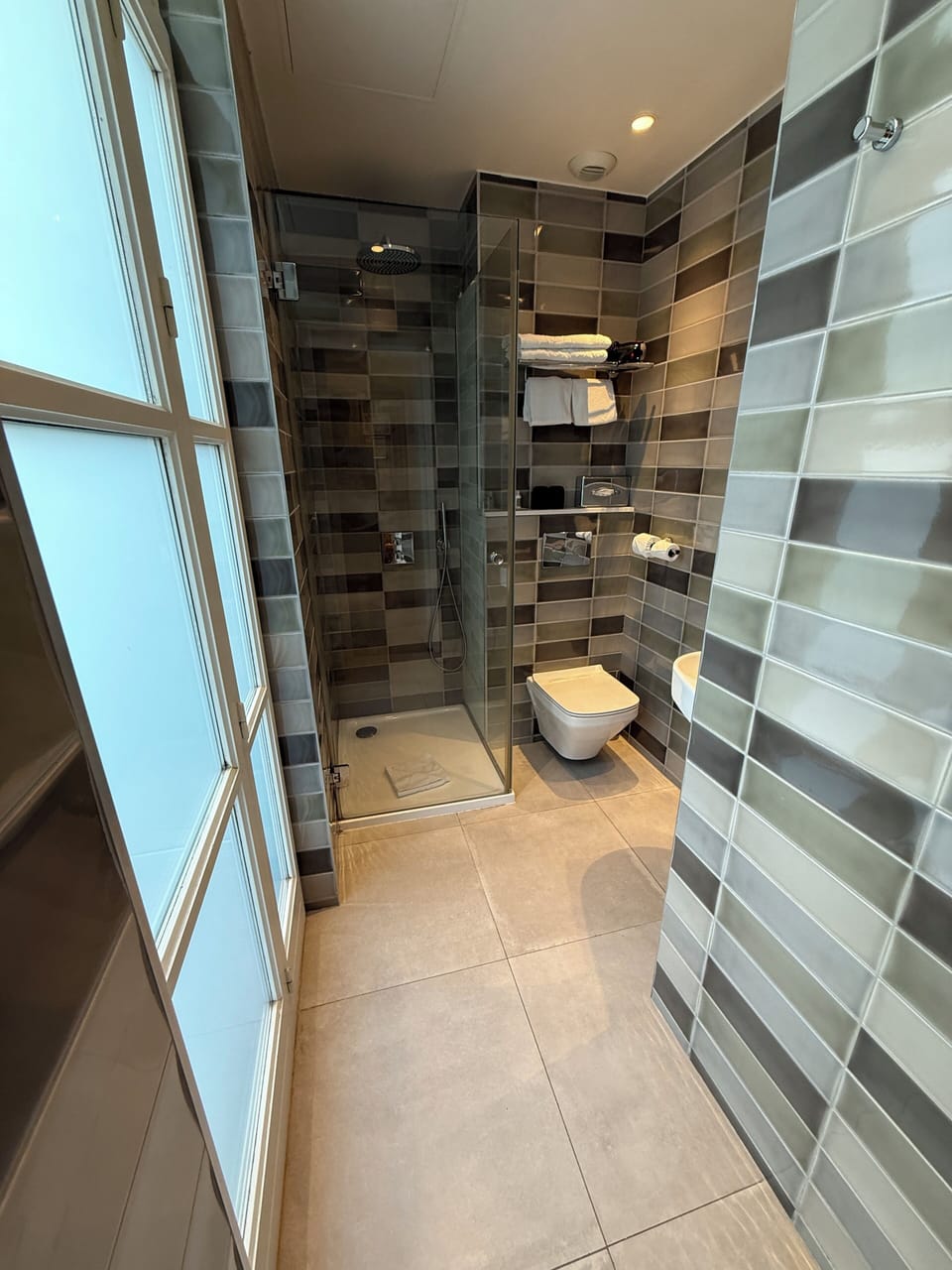Double room on courtyard | Minibar, in-room safe, individually furnished, desk