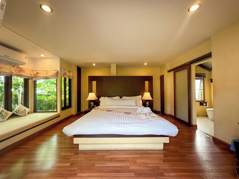 Villa, Pool View | Blackout drapes, WiFi (free), bed sheets