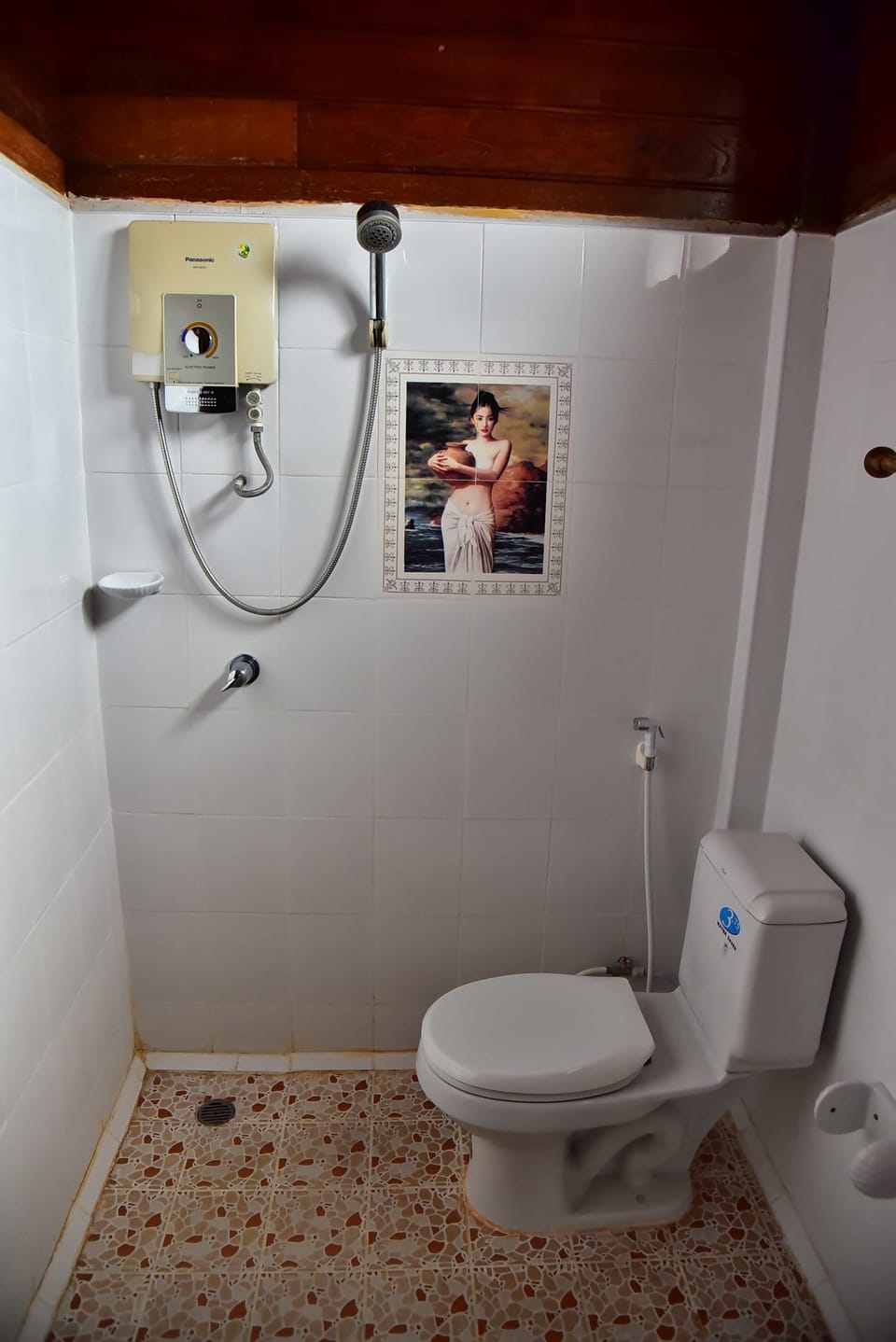 Standard Twin Room | Bathroom | Shower, free toiletries, towels