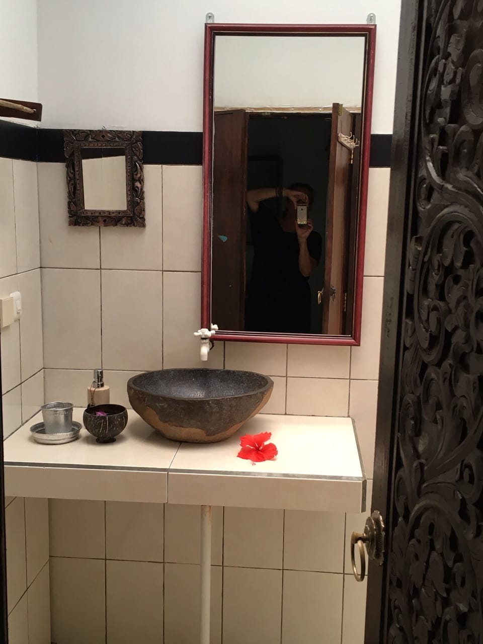 Bathroom sink