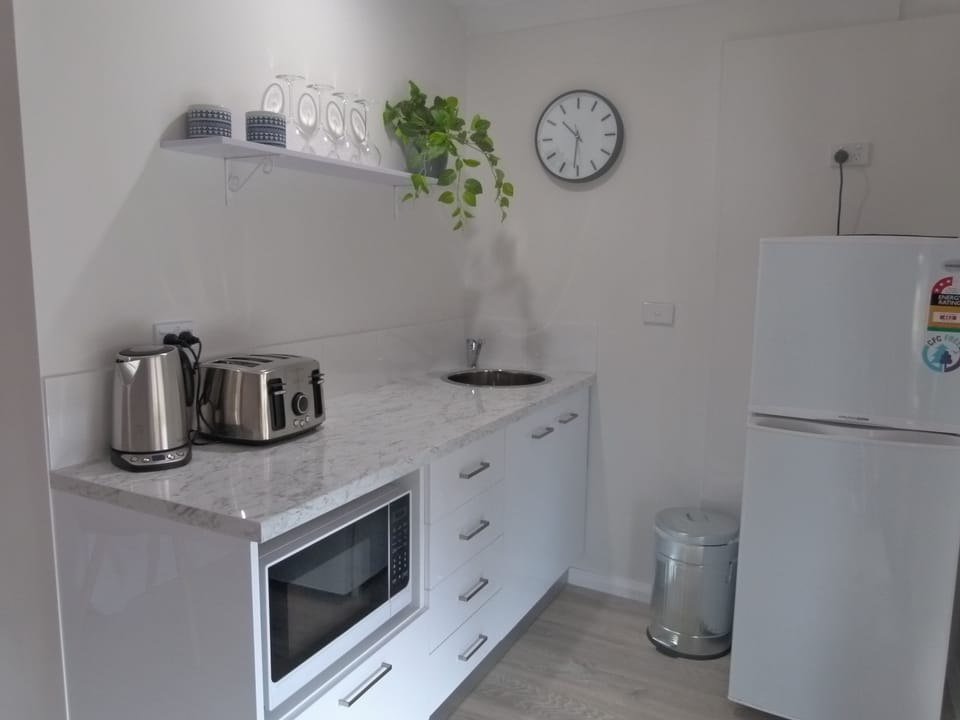 Studio ‘B’ Self-Contained | Private kitchenette | Coffee/tea maker, full-size fridge, microwave, stovetop