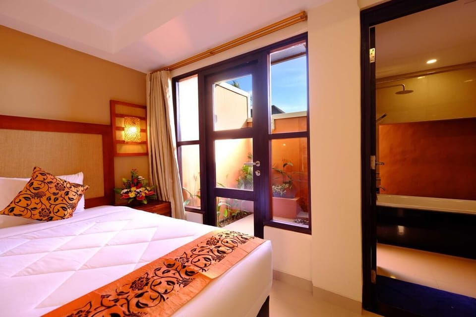 In-room safe, blackout drapes, soundproofing, free WiFi