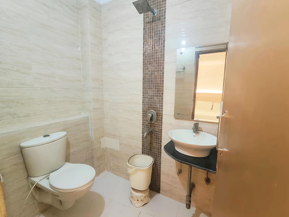Shower, towels, soap, shampoo