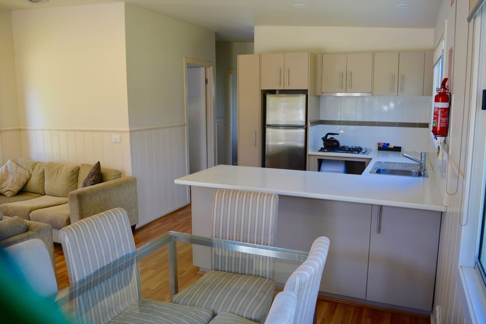 Family Three Bedroom Cabin with Bathroom | Private kitchen