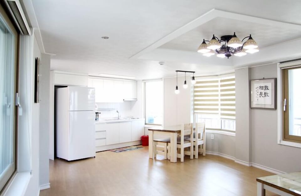 Red Room | Living area | Flat-screen TV