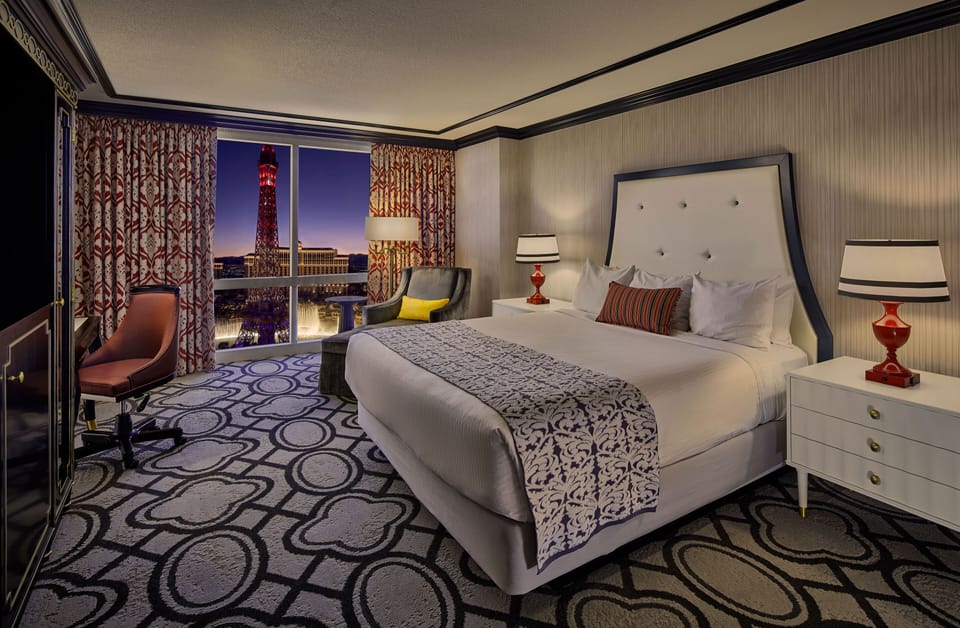 Bordeaux Eiffel View Room King | Premium bedding, in-room safe, desk, laptop workspace