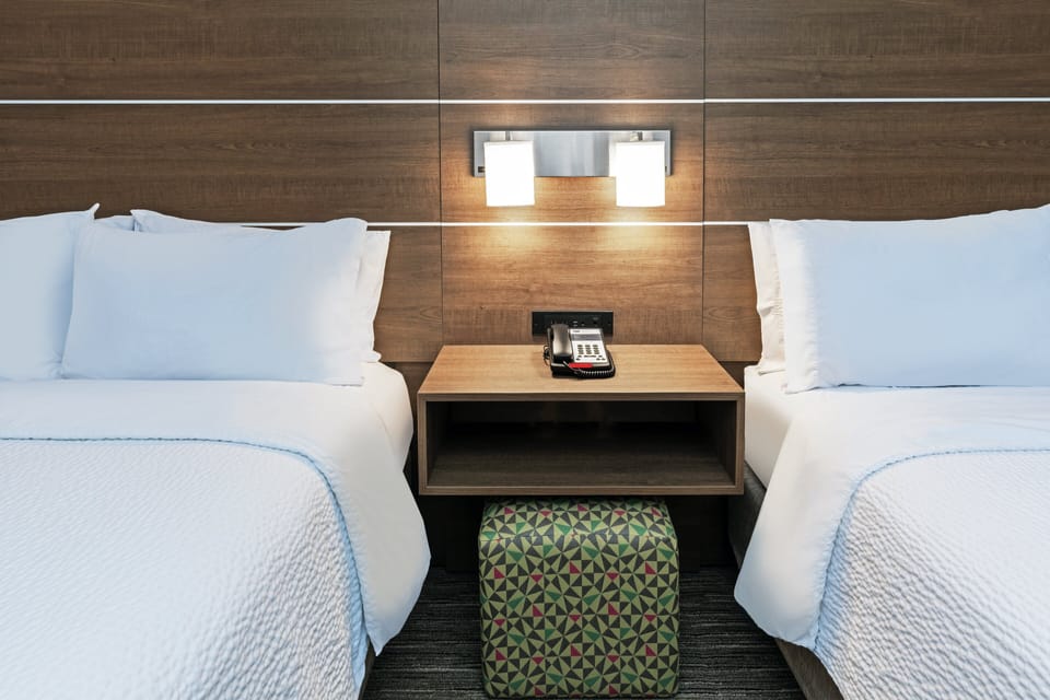 Premium bedding, in-room safe, desk, blackout drapes