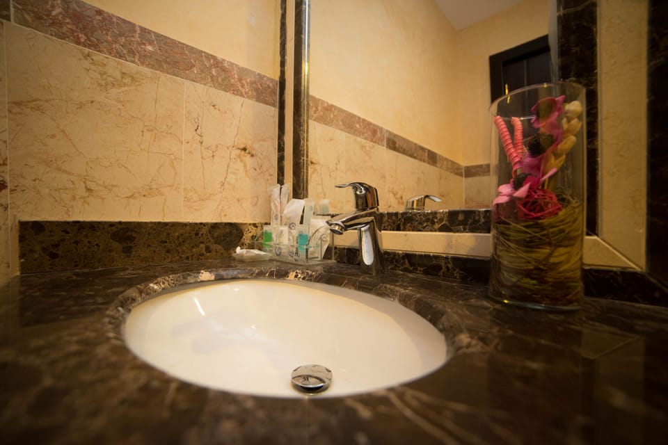 Bathroom sink