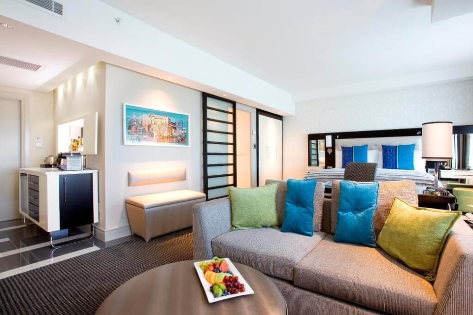 Suite | Living room | TV