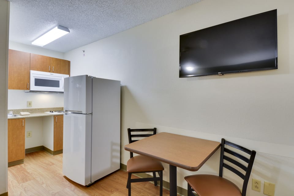 Fridge, microwave, stovetop