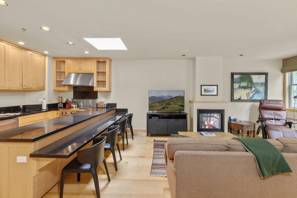 Condo, 1 Bedroom | Living area | 42-inch flat-screen TV with cable channels, TV, fireplace