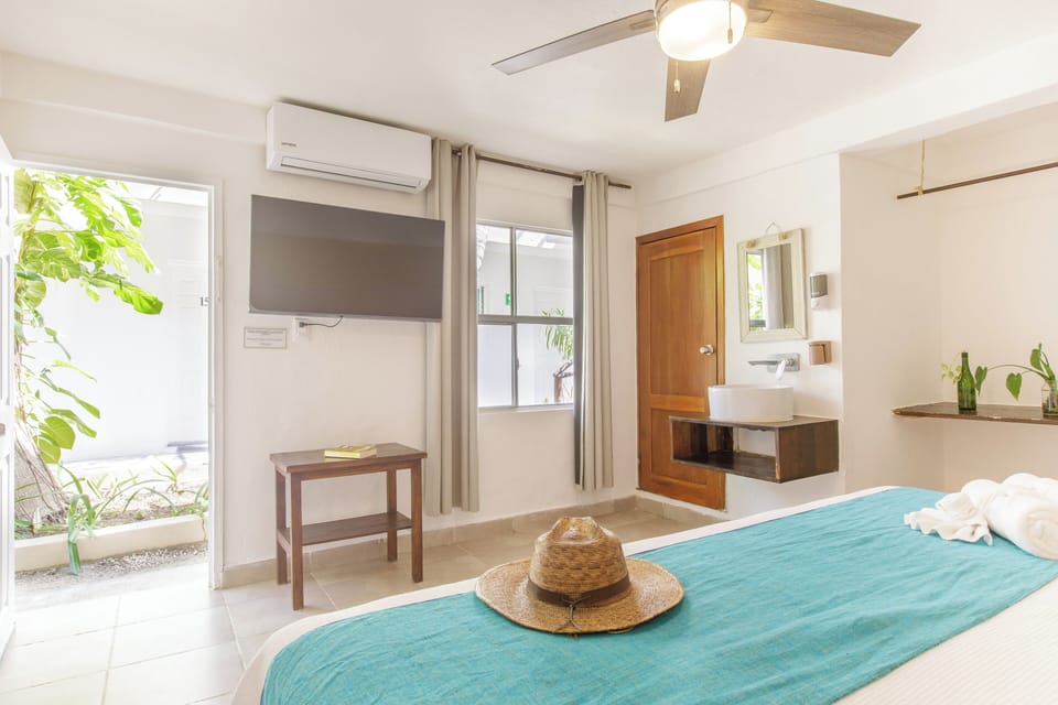 Basic Double Room, 1 King Bed | Blackout drapes, free WiFi, bed sheets