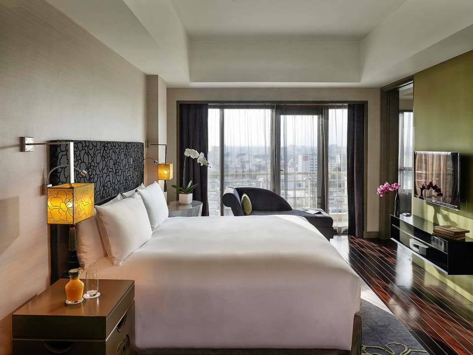 Club Suite, 1 King Bed (Prestige, Club Millésime Access) | Premium bedding, minibar, in-room safe, desk
