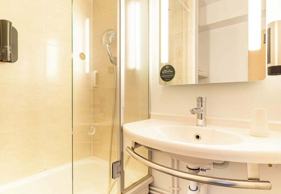 Shower, towels, soap, shampoo