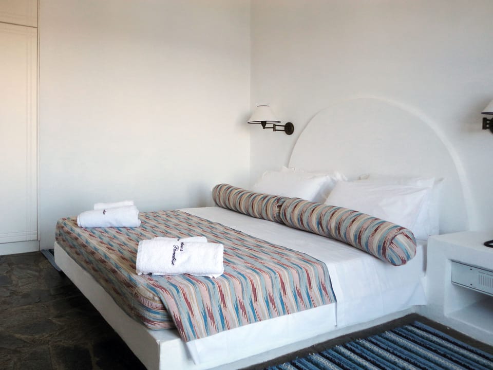 Family Suite | In-room safe, desk, soundproofing, cribs (free)
