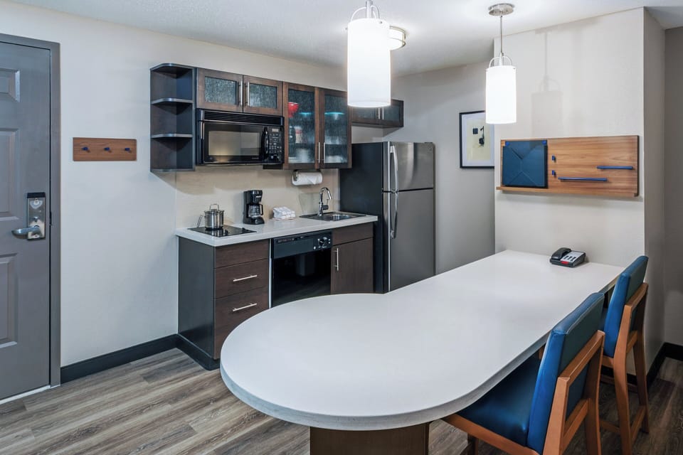 Desk, WiFi (free), bed sheets
