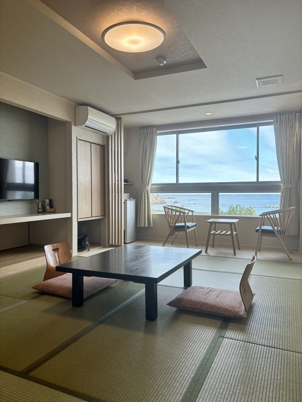 In-room safe, iron/ironing board, bed sheets