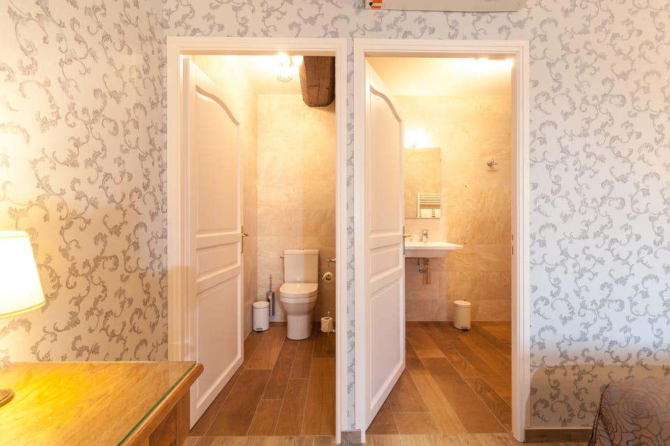 Comfort Twin Room | Bathroom | Free toiletries, hair dryer, towels, soap