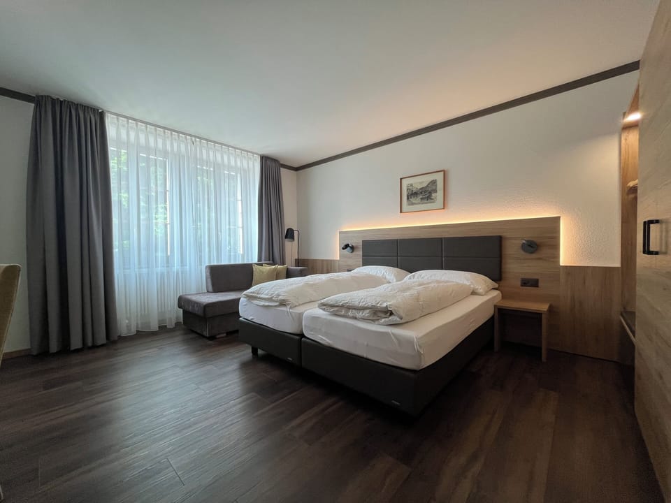 Standard Twin Room | In-room safe, desk, soundproofing, free WiFi