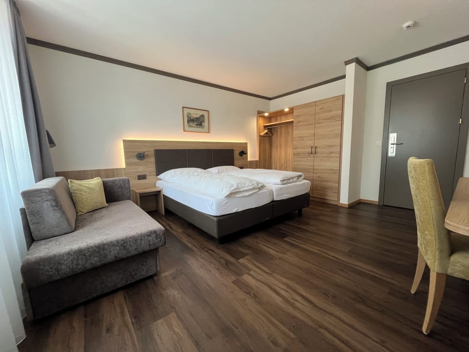 Standard Twin Room | In-room safe, desk, soundproofing, free WiFi