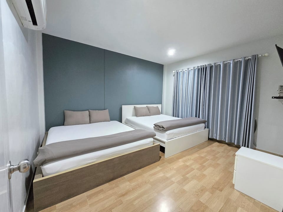 Family Bungalow | Desk, WiFi (free), bed sheets