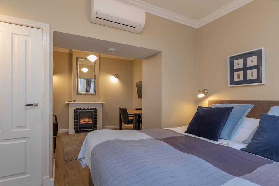 Superior Suite, 1 King Bed | Premium bedding, minibar, in-room safe, desk