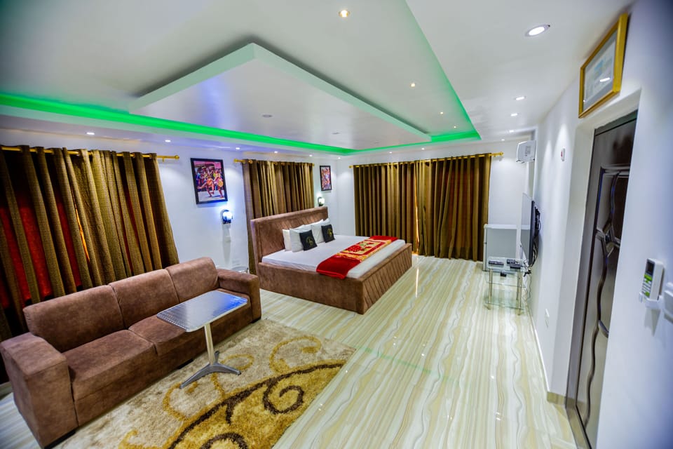 Royal Studio Suite, 1 King Bed | Minibar, desk, iron/ironing board (on request), WiFi (free)