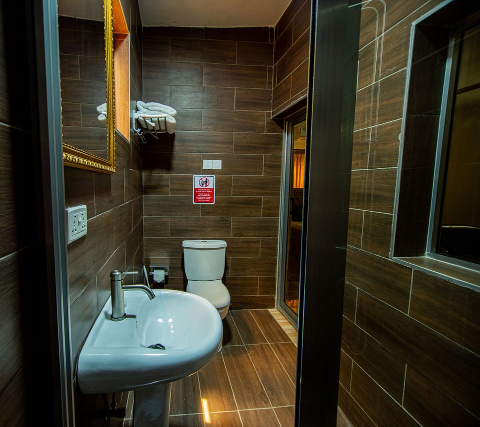 Shower, free toiletries, towels