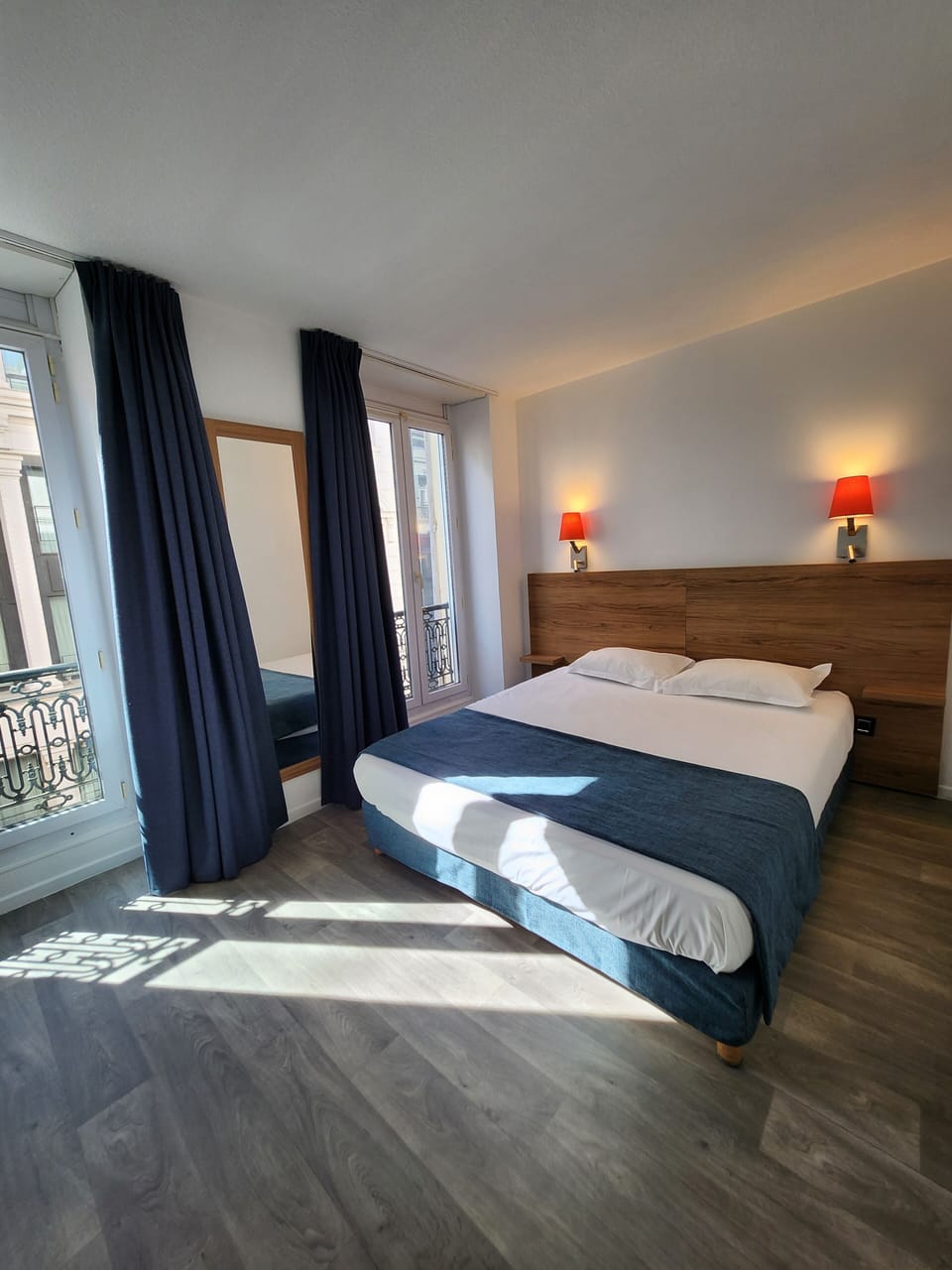Comfort Double Room | Desk, soundproofing, iron/ironing board, rollaway beds