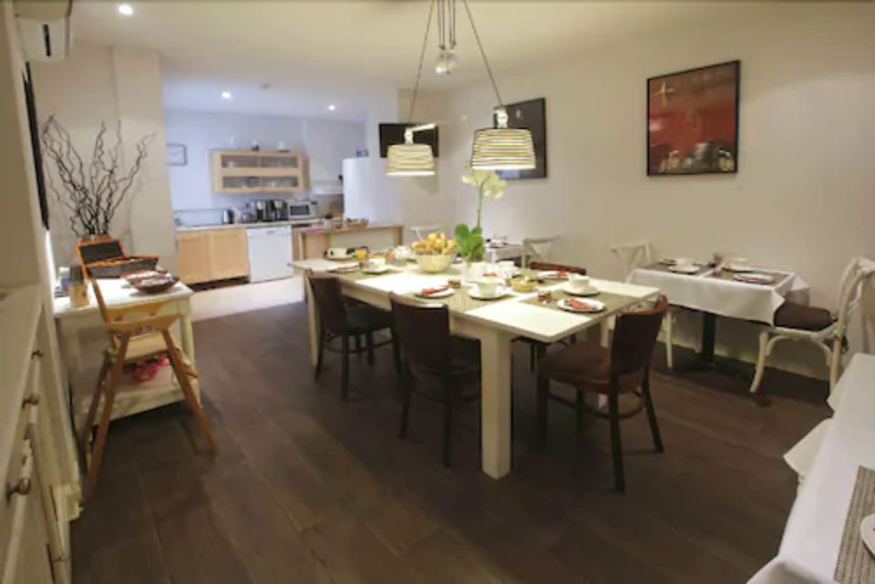 Daily to-go breakfast (EUR 12 per person)