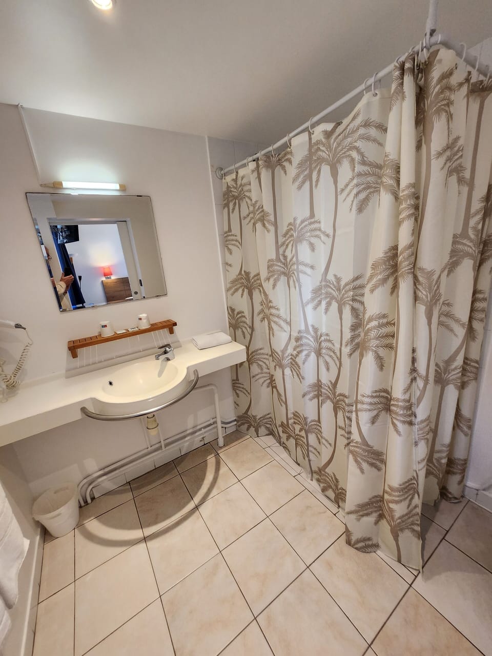 Comfort Double Room | Desk, soundproofing, iron/ironing board, rollaway beds
