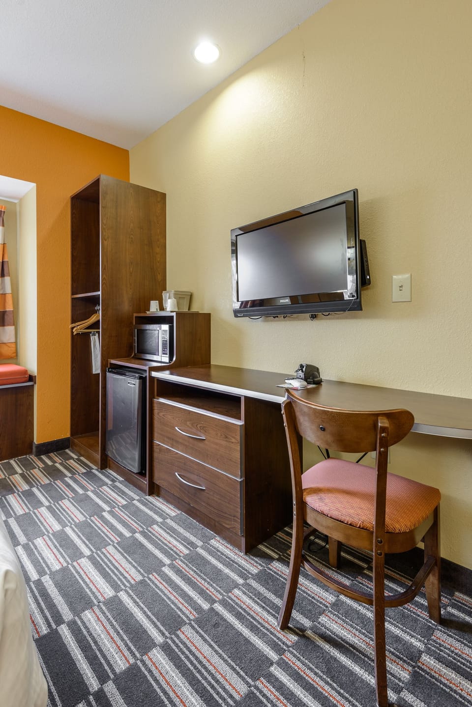 Standard Room, 2 Queen Beds | In-room business center