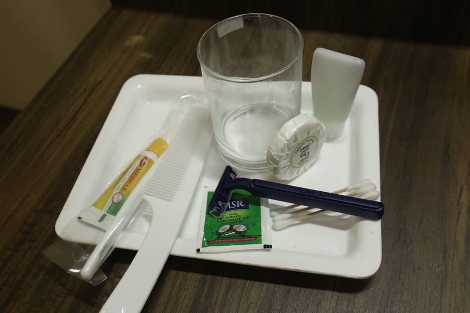 Shower, free toiletries, bidet, towels