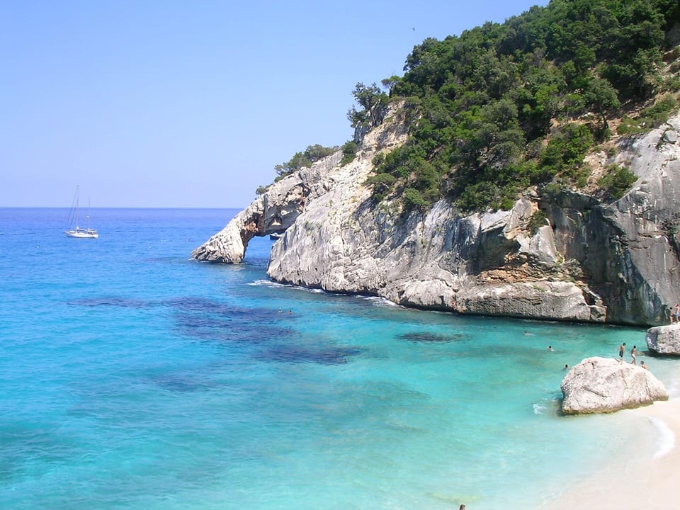 Beach nearby, white sand, beach umbrellas, scuba diving