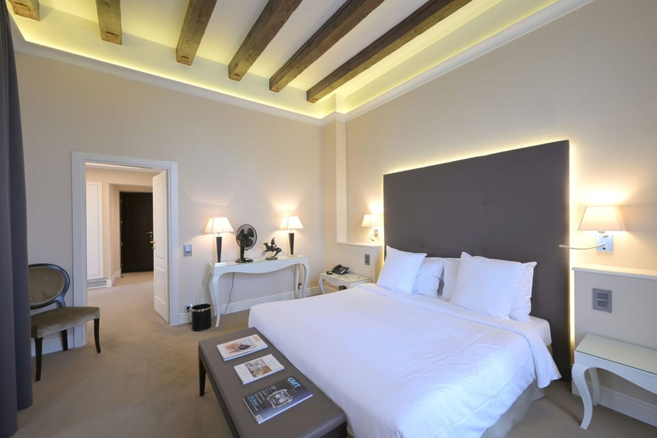 Suite, Lake View | Premium bedding, in-room safe, desk, free WiFi