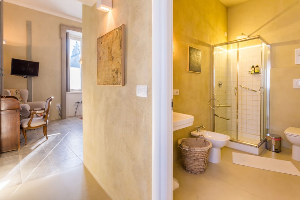 Superior Room | Bathroom | Shower, free toiletries, hair dryer, bidet