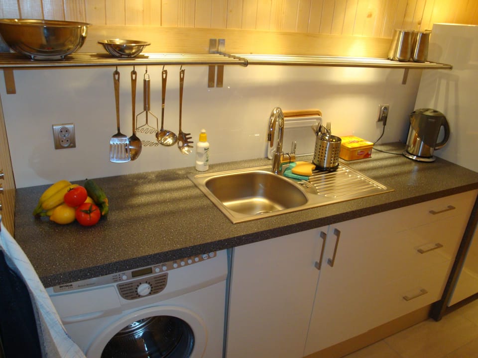 Oven, coffee/tea maker, electric kettle, griddle