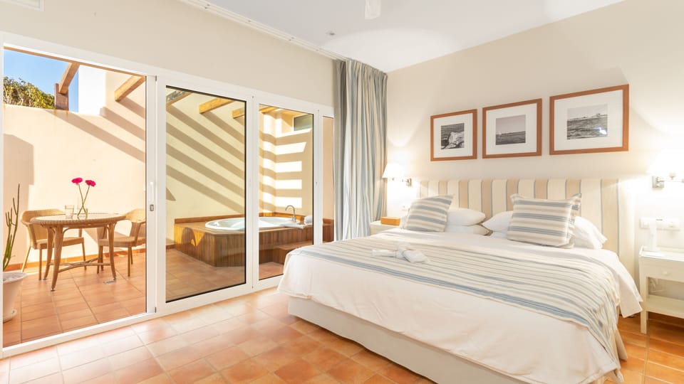 Superior Double Room | Minibar, in-room safe, free WiFi, bed sheets
